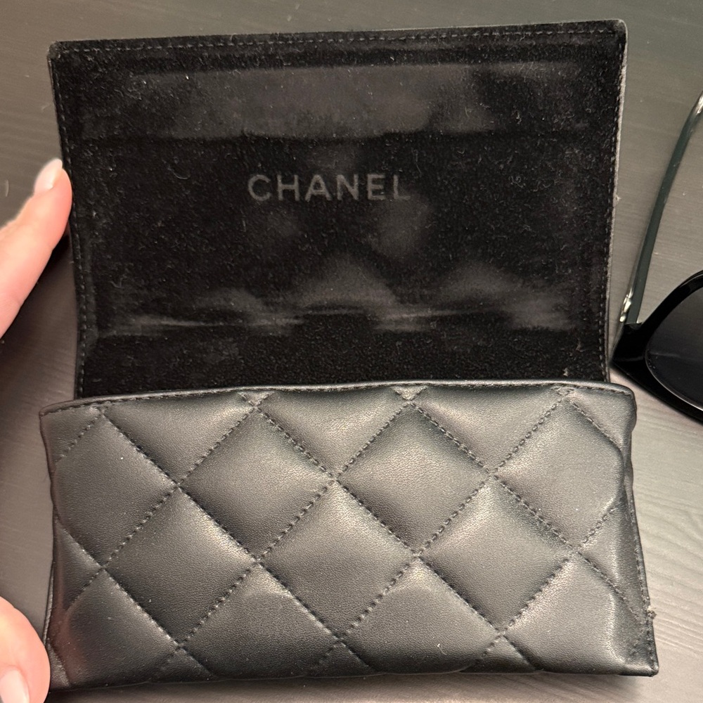 CHANEL Classic Black Sunglasses - Picture 4 of 6